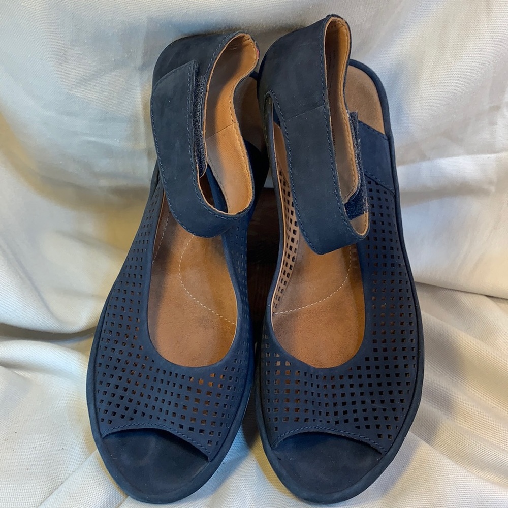 Clarks almost NEW, worn once leather ankle strap